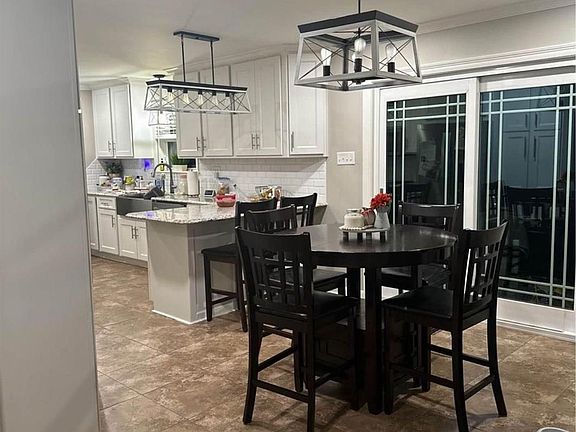 3rd image of 1097 Dawn Dr