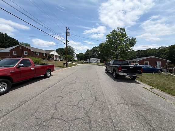 4th image of 1755 Pomeroy Rd