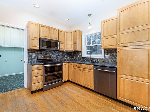 3rd image of 559 West Main Street