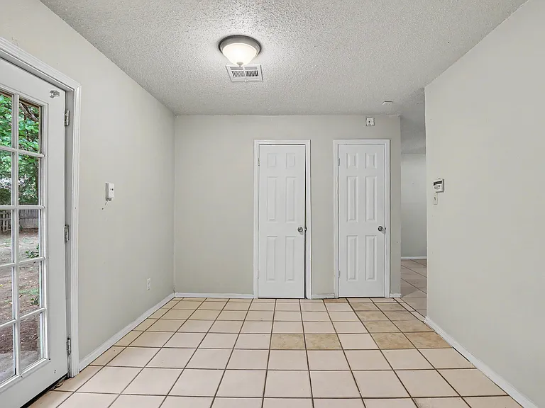 1301 Amhurst Ave — Photo 12
