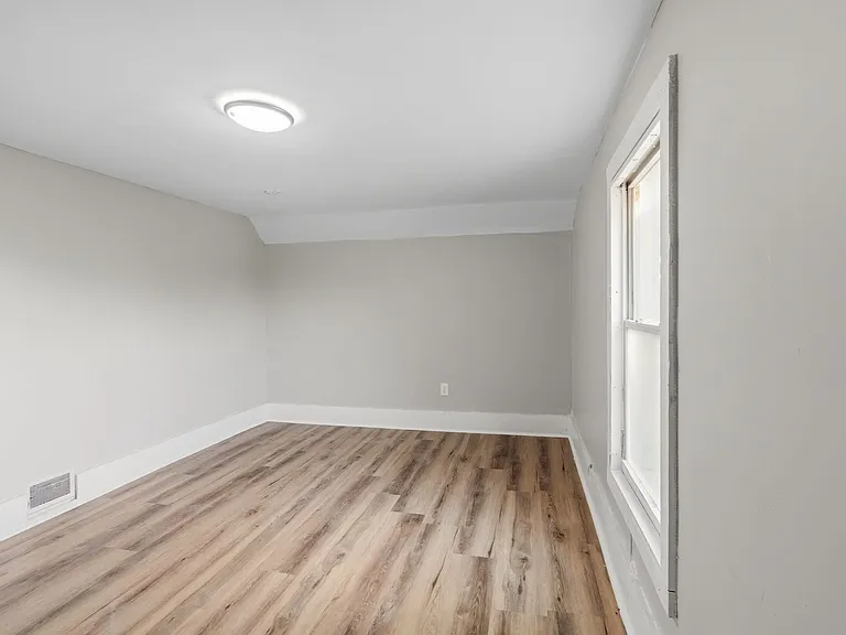834 Worthington Street — Photo 14