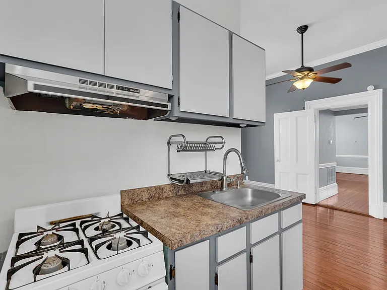 112 E Harris St — Photo 20