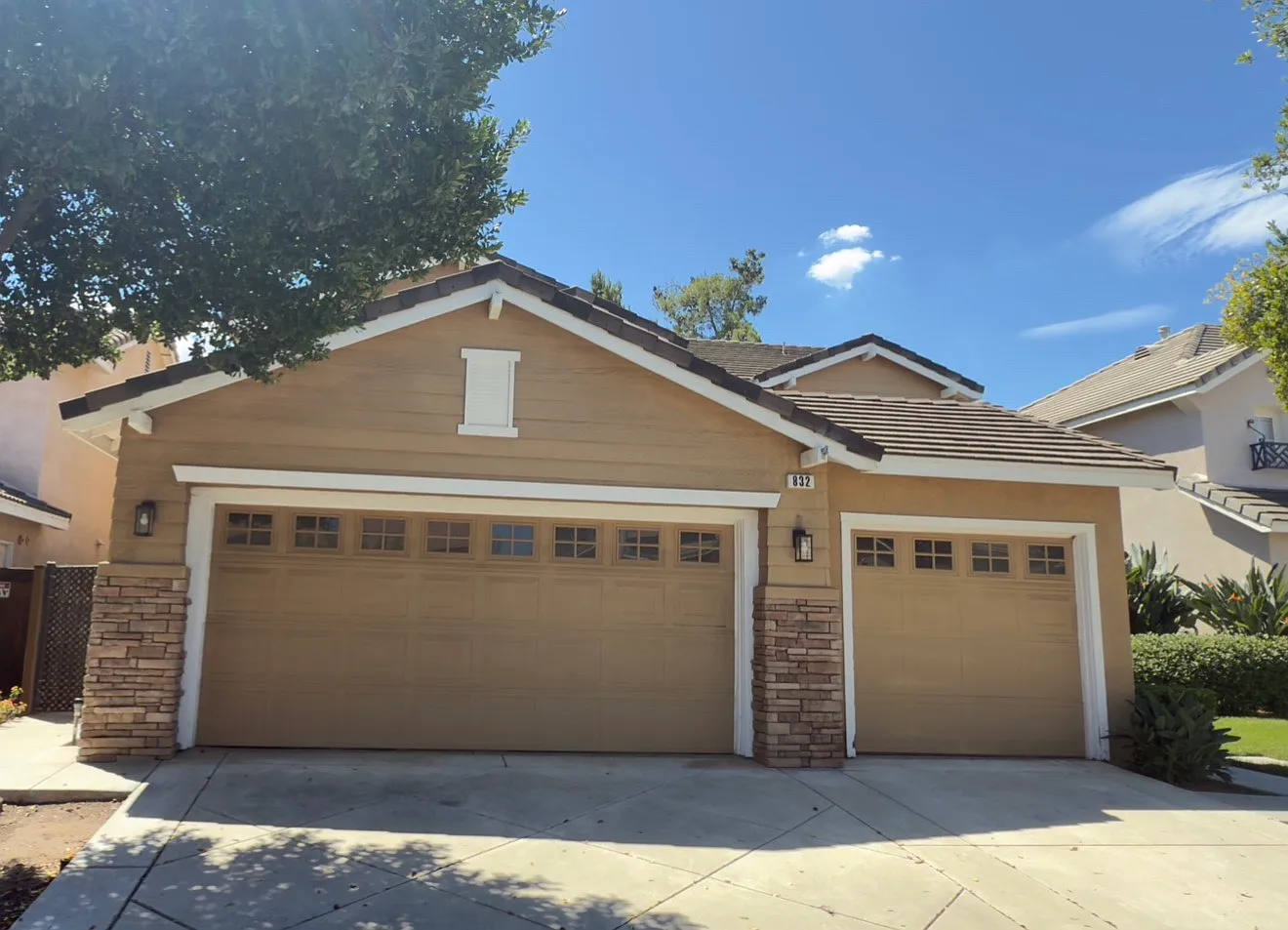 4 bed, 2.5 bath, 2866 sqft, $3,850 — Photo 2