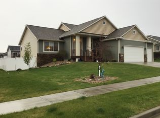 4825 Feldspar Dr, Bismarck, ND 58503