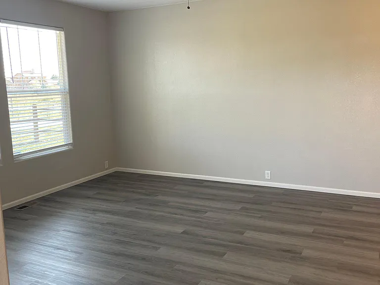 6423 Leisure Hill Grv — Photo 2