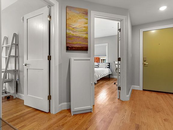 5th image of 1047 Saratoga St #1D