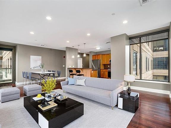 5th image of 151 Fort Pitt Blvd APT 604