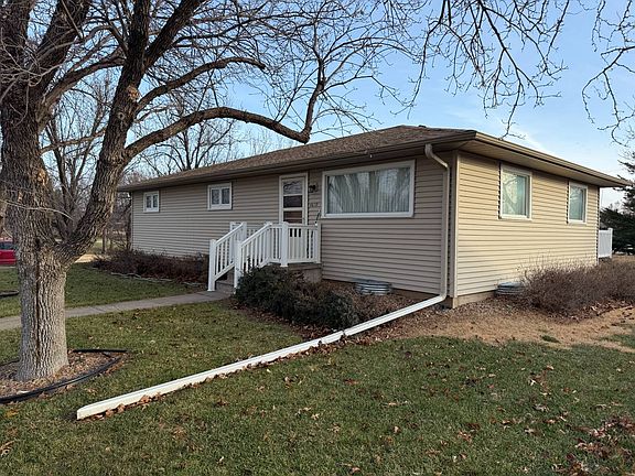 3rd image of 610 N Logan Ave
