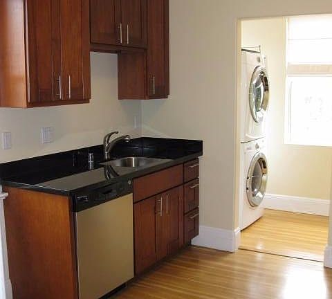 4th image of 178 Albion St #188