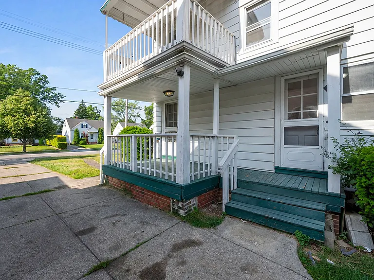 26900 Forestview Ave — Photo 2