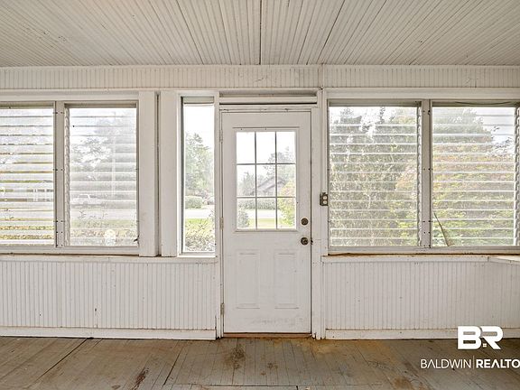 5th image of 15759 Silverhill Ave