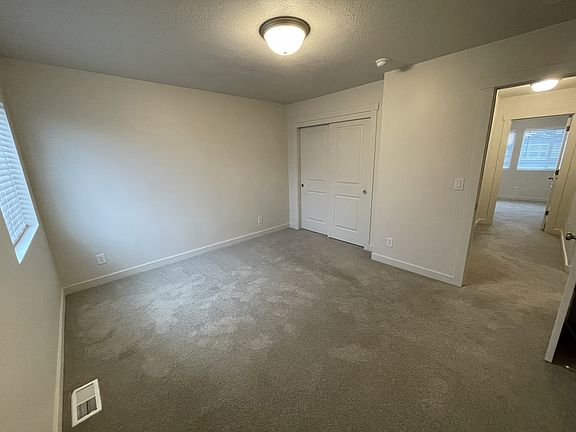4th image of 405 W Domain Ln