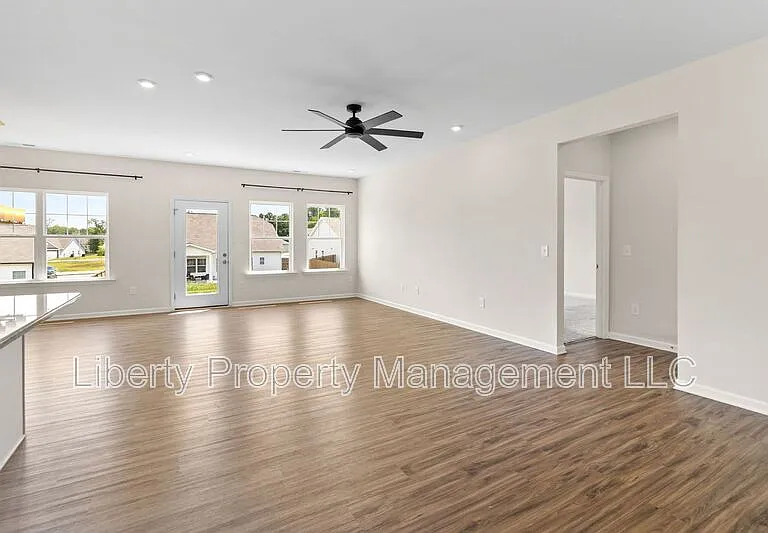 433 Troy Dr — Photo 4