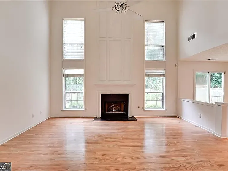 3 bed, 2124 sqft, $900 — Photo 4