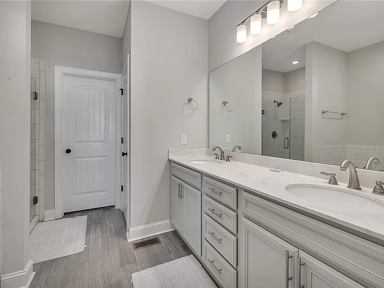 505 Mariners Cir — Photo 17