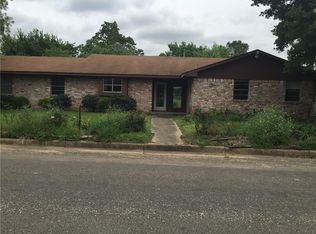 300 W Burnett St, Calvert, TX 77837