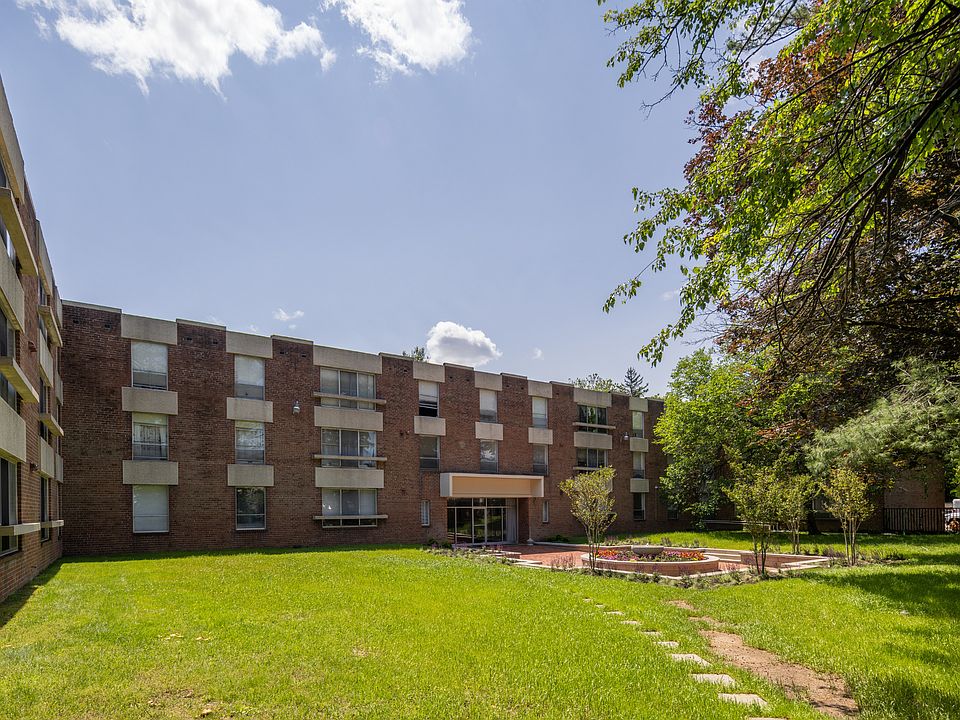 1st image of 170 Lakeside Rd APT A1