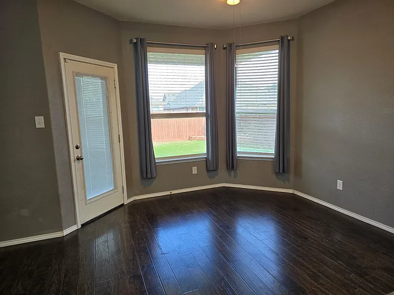 5561 Othello Dr — Photo 40