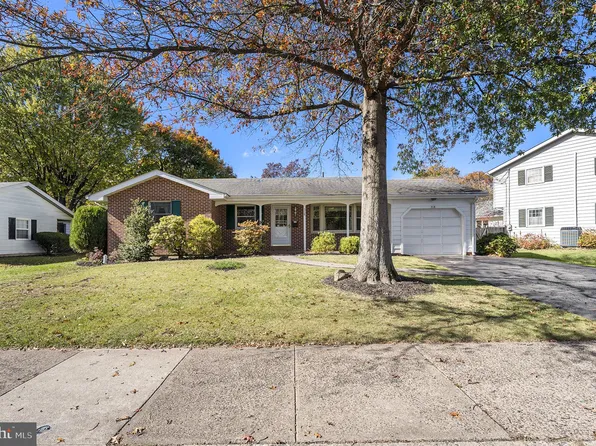 318 S 10th St, Quakertown, PA 18951