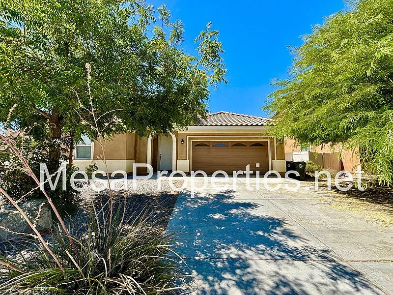 3 bed, 2.5 bath, 2450 sqft, $2,400 — Photo 3