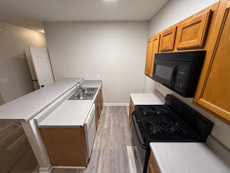 500-502 Greentree Ter — Photo 18