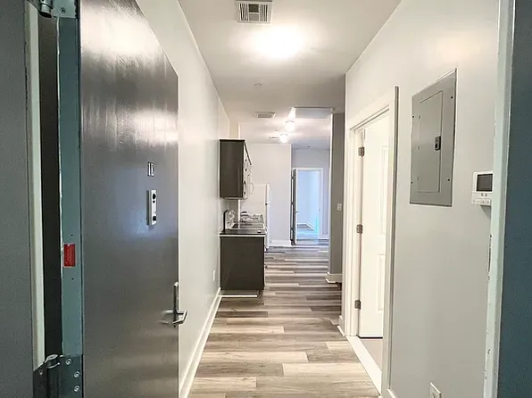 112 Emerson Place 1DE image 2 of 14