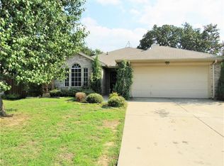 504 Harbor Crest Rd, Azle, TX 76020