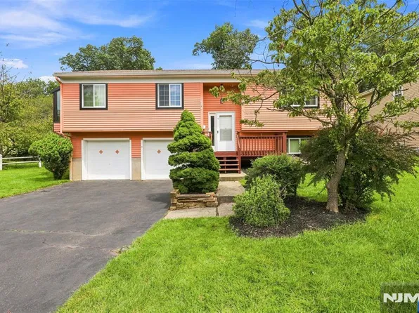 17 Lunn Avenue, Bergenfield, NJ 07621