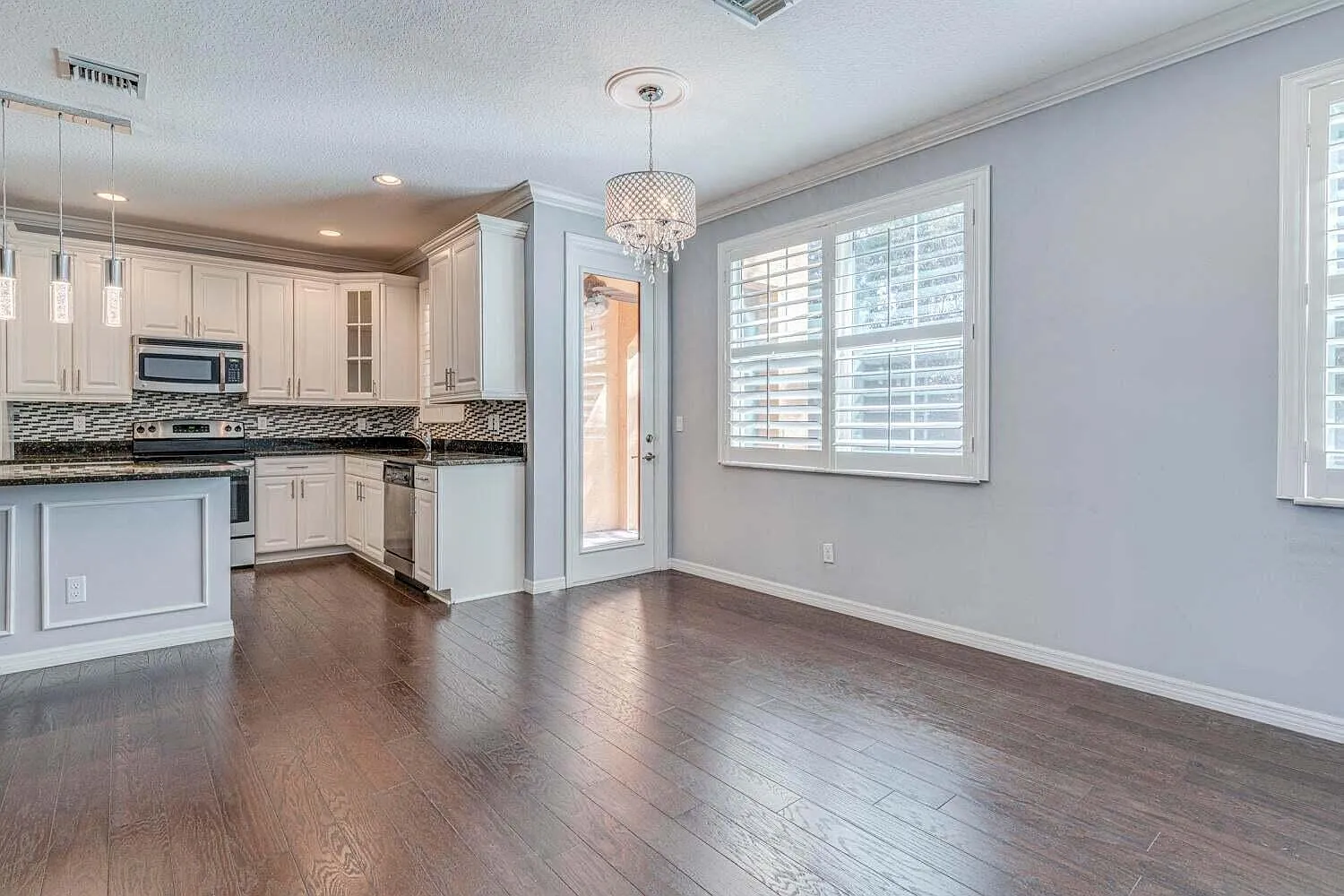 3 bed, 2.5 bath, 1626 sqft, $4,000 — Photo 4