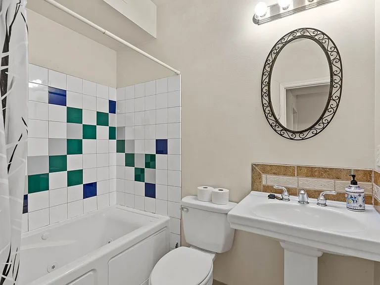 303 E Augusta Ave #2 — Photo 8