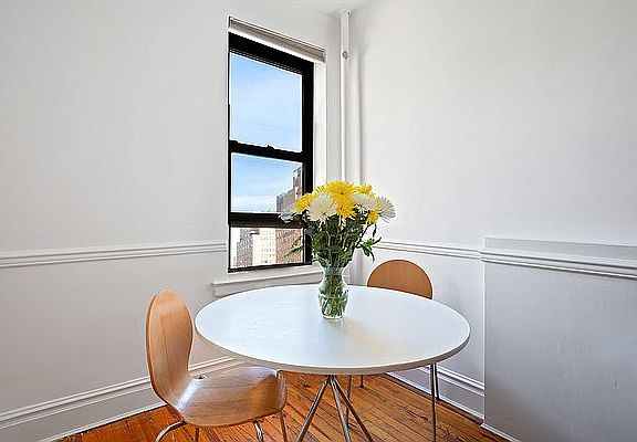 5th image of 253 W 16th St APT 6I