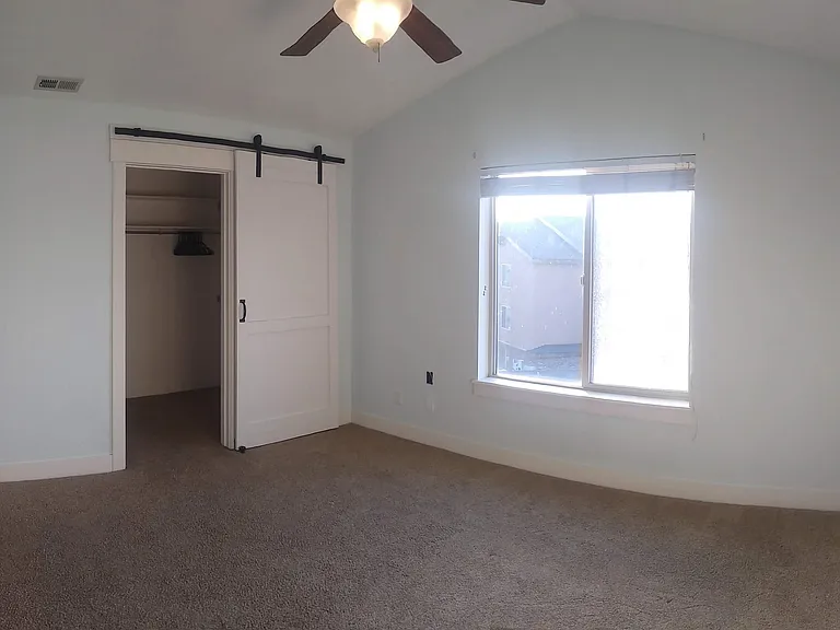 1045 S 1700 W — Photo 14