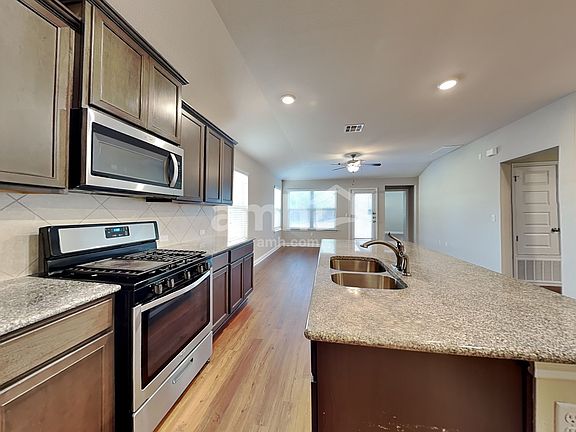 4th image of 8006 Cottage Rose Dr