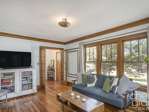 5th image of 1855 Cornelius Ave SE