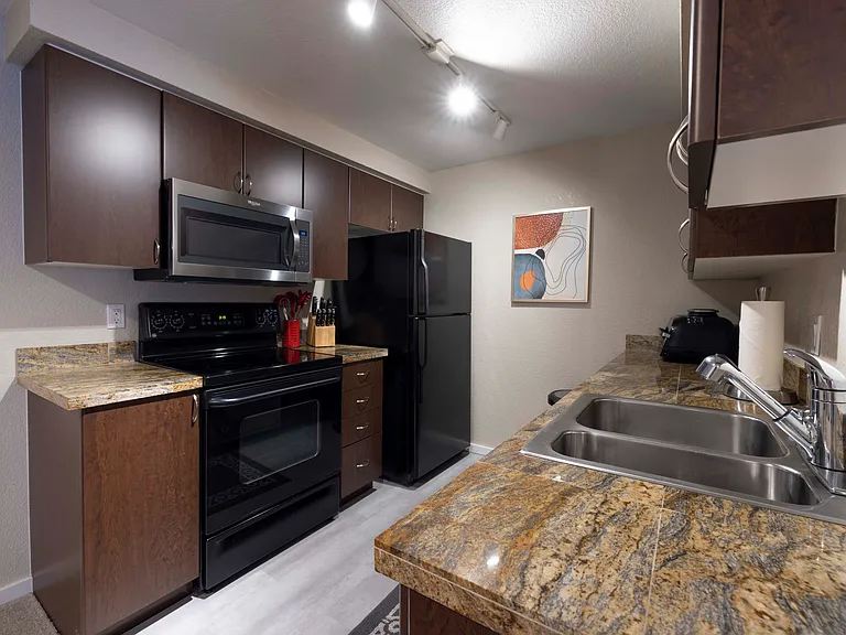 224 9th St #G303 — Photo 9