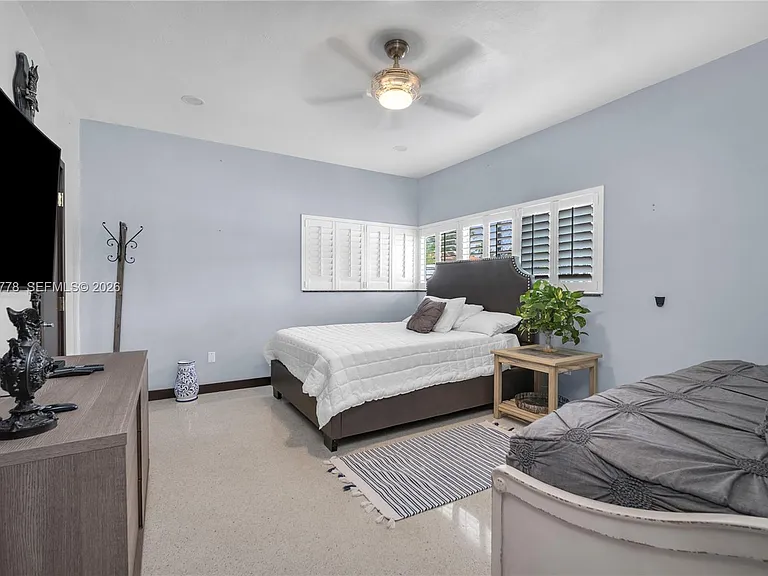 1100 NE 84th St — Photo 30