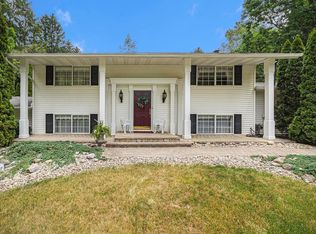 887 S Tipsico Lake Rd, Milford, MI 48380