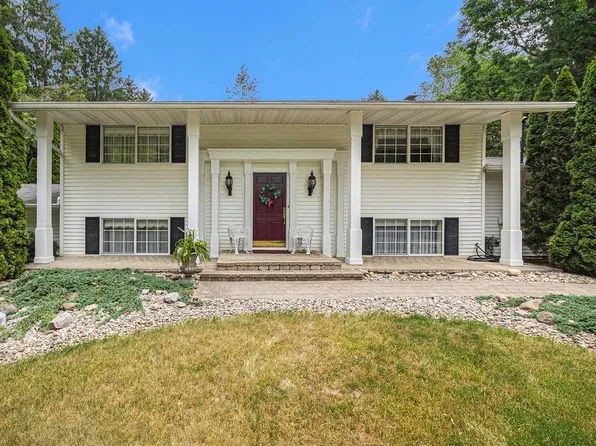887 S Tipsico Lake Rd, Milford, MI 48380