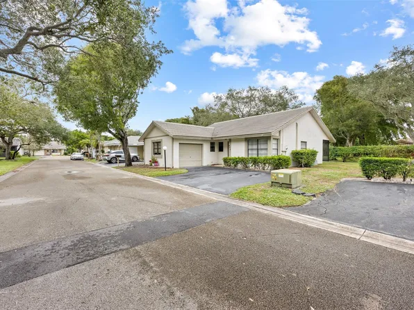 425 Shadow Wood Lane, Coral Springs, FL 33071