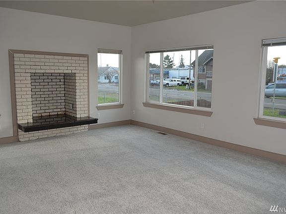 4th image of 213 W Emerson Ave