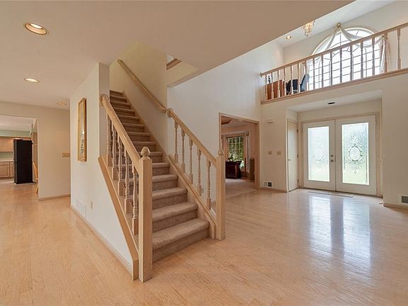 3rd image of 645 Clinton Ln