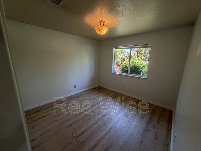1388 Kellenbeck Ave — Photo 9