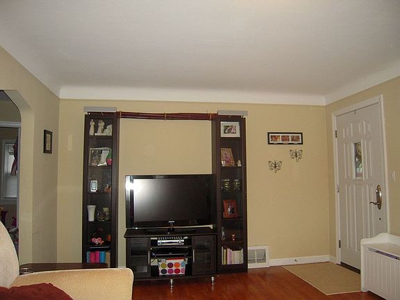 4th image of 1521 Woodhurst Ave