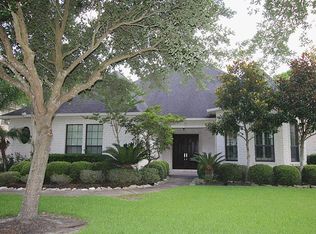 13 Falling Leaf Ct, Friendswood, TX 77546