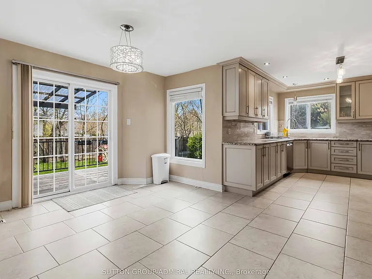 21 Kersey Cres — Photo 12