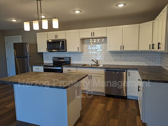 3rd image of 1873 10th Ave E APT 406