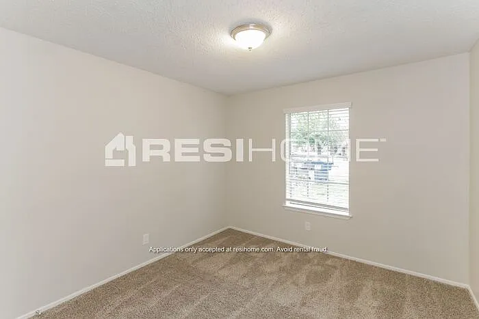 913 Pepperidge Ct — Photo 11
