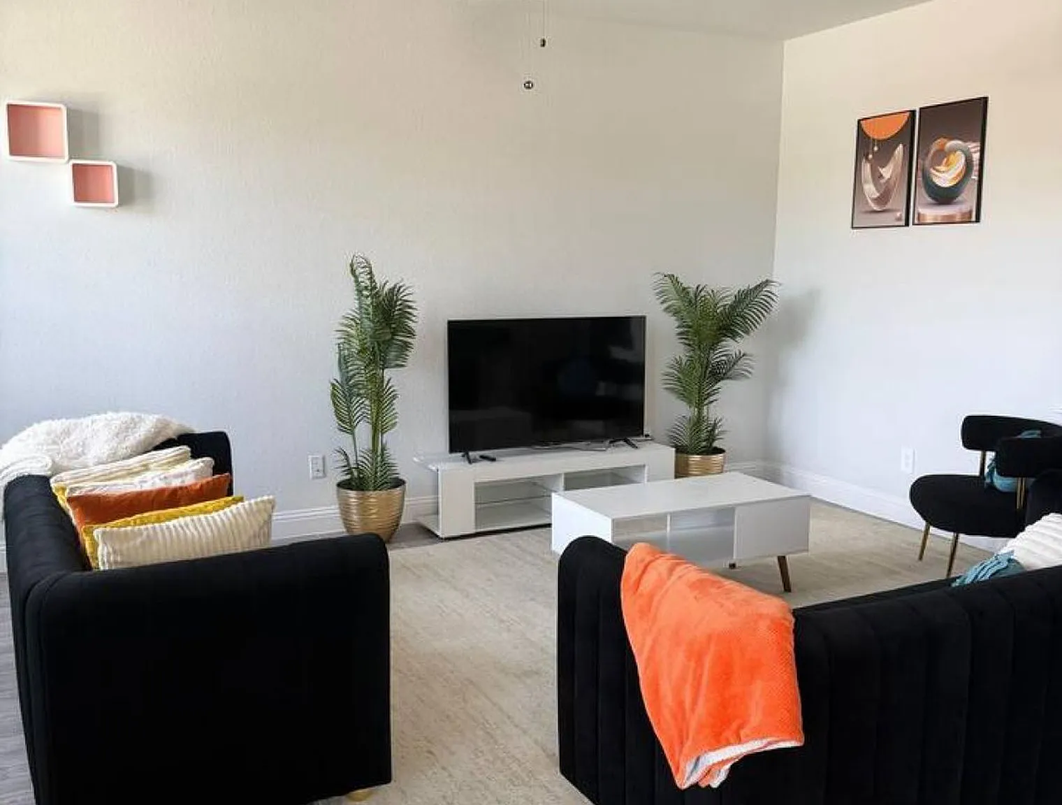 3 bed, 2.0 bath, 1614 sqft, $6,530 — Photo 2