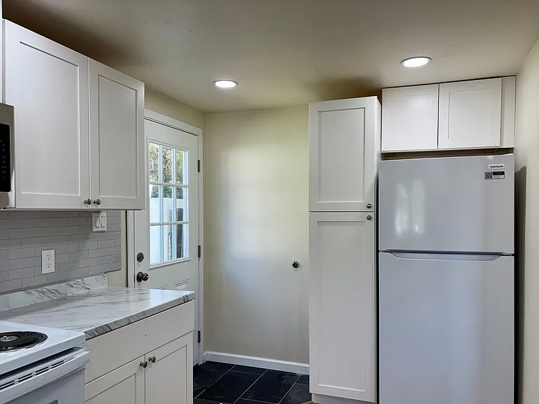 R1257 SW Plummer Ave — Photo 32