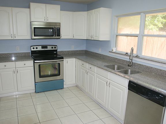 2nd image of 304 Olive St